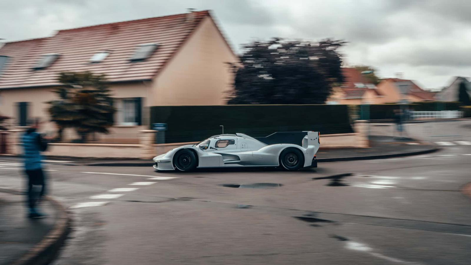 Porsche 963 RSP: Πρεμιέρα με αγωνιστικές καταβολές αλλά για το δρόμο